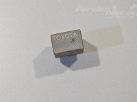 Toyota Avensis (T22) 1997-2003 Противотуманные фары реле Запчасть код: 90080-87013